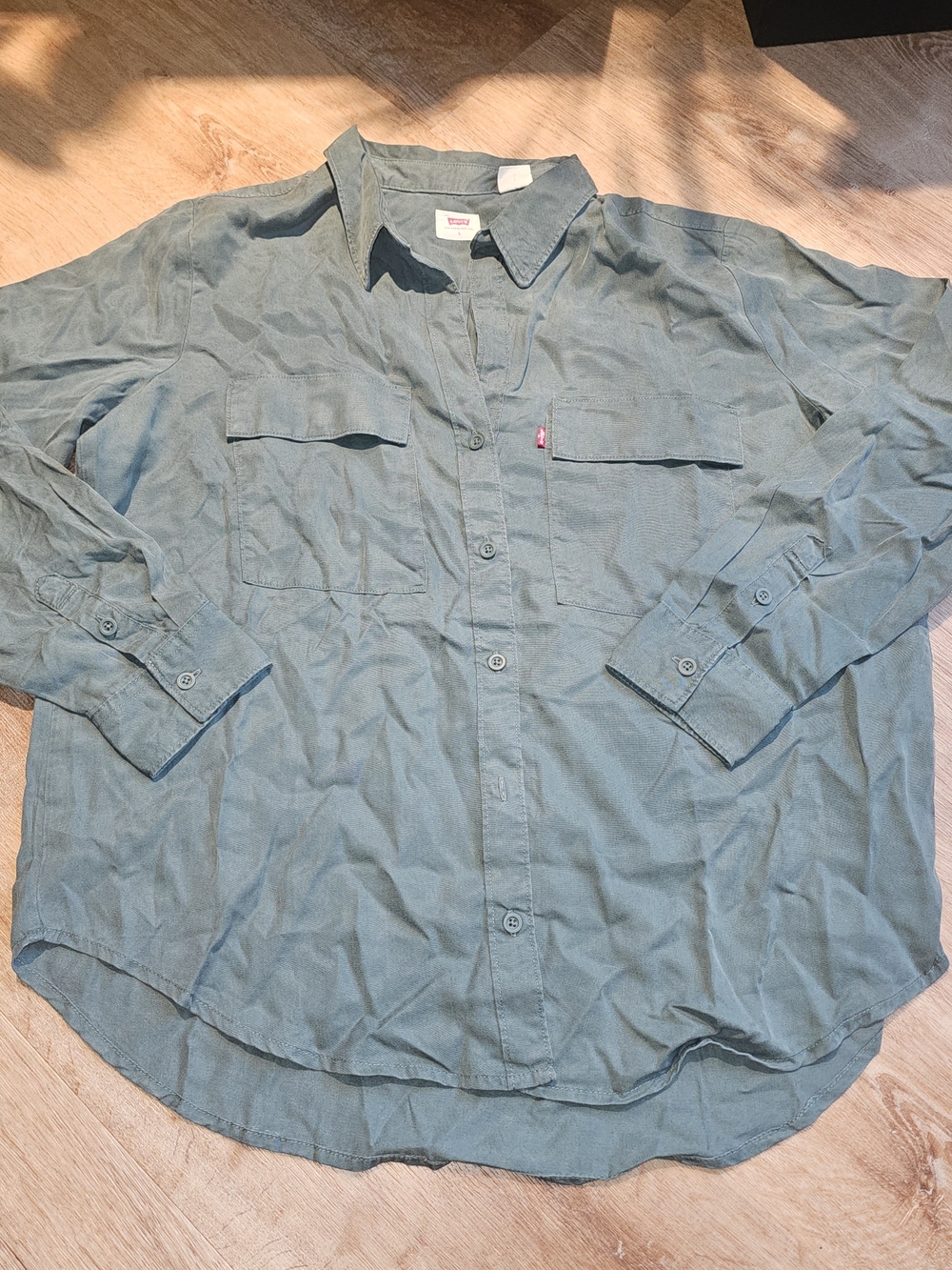 women's Levi's long-sleeve button-down utility shirt sage olive green large